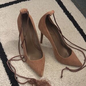 Joie vintage rose made in Italy suede heel.